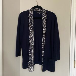JONES NEW YORK NAVY OPEN FRONT CARDIGAN WITH POCKETS & DECORATIVE SILK SCARF